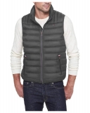 רק 59.9$/196 ש״ח מחיר סופי כולל הכל עד דלת הבית לאפוד הפוך ומתקפל לגברים מבית Tommy Hilfiger – עיצוב קלאסי, קליל ונוח שנכנס לכל תיק ונראה מושלם בכל עונה!!