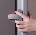 רק 2.7$/9 ש״ח למנעול הבטיחות לדלת המקרר – לפתרון הגנה פשוט, מהיר ויעיל לילדים בבית!!