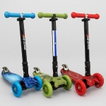 דיל מקומי: רכיבה בטוחה, כיפית וצבעונית! קורקינט 3 גלגלים Leo Graffiti לילדים בגילאי 3-8 עכשיו ב-₪143 במקום ₪159!!