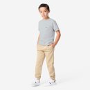 רק 25$/77 ש״ח (משלוח חינם בהגעה לסכום כולל של 49$ ומעלה) לחולצת טי לילדים Lacoste מכותנה אורגנית רכה ונעימה, עם לוגו תנין רקום וסטייל ספורטיבי קלאסי שמתאים לבית ספר וליום יום!!