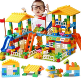 רק 17$/55 ש״ח לסט ענק של 153 חלקי קוביות גדולות לבניית בית עירוני, טירה או מתחם משחק – כולל חיות, גג, מגלשה ואביזרים שילדים פשוט לא ירצו להפסיק להרכיב!!