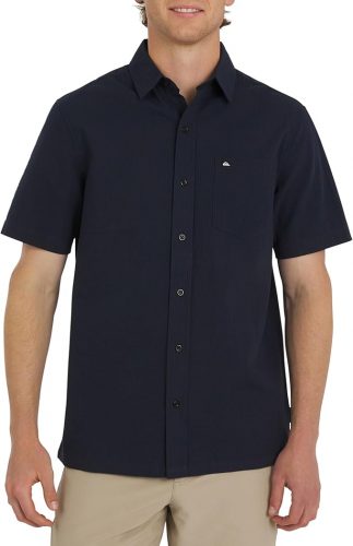 רק 27.3$/89 ש״ח (משלוח חינם בהגעה לסכום כולל של 49$ ומעלה) לחולצת כפתורים קיצית מבית Quiksilver – עם 100% כותנה נושמת, גזרה מחמיאה ונוחות מפתיעה גם בימים חמים!!