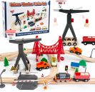 רק 29.9$/97 ש״ח (משלוח חינם בהגעה לסכום כולל של 49$ ומעלה) לערכת רכבת עץ ענקית WOOD CITY עם 56 חלקים, מנוף, גשר תלוי ומשאיות – תואמת Thomas, Brio ועוד!!