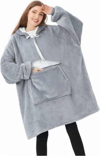 רק 19.5$/64 ש״ח (משלוח חינם בהגעה לסכום כולל של 49$ ומעלה) לקפוצ׳ון שמיכה מחמם במיוחד מבית Qeils בדגם למבוגרים עם פליס כפול, כיס ענק ומרקם רך כמו חיבוק!!