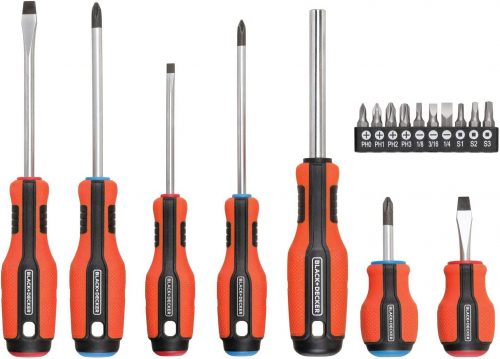 רק 19.8$\72 ש"ח (משלוח חינם בהגעה לסכום כולל של 49$ ומעלה) לסט מברגים וביטים הנהדר מבית BLACK+DECKER!!