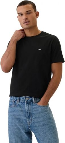 רק 14.5$/47 ש״ח (משלוח חינם בהגעה לסכום כולל של 49$ ומעלה) לחולצת טי קצרה ונעימה לגברים מבית GAP עם 100% כותנה, עיצוב חלק עם לוגו קטן ונגיעה קלאסית יומיומית!!