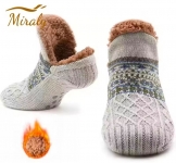 רק 5$/17 ש״ח לגרבי בית חורפיות עם פרווה פנימית מפנקת ותחתית נגד החלקה – מושלם לרביצה בסלון בלילות הקרים!