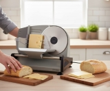 דיל מקומי: במחיר כזה? אין צורך לפרוס לתשלומים. רק גבינות ולחם! פורס מזון חשמלי Westinghouse 150W רק ב-₪349 במקום ₪485!!