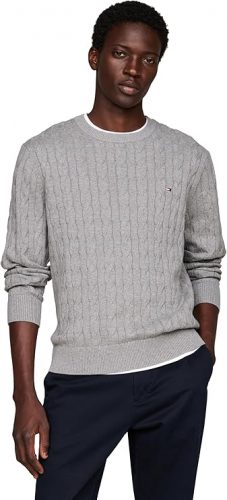 רק 52.9$/169 ש״ח מחיר סופי כולל הכל עד דלת הבית לסוודר קליל ומחמם לגברים מבית Tommy Hilfiger בגזרת Crewneck עם מרקם סריג כבלים ונוחות יומיומית!!