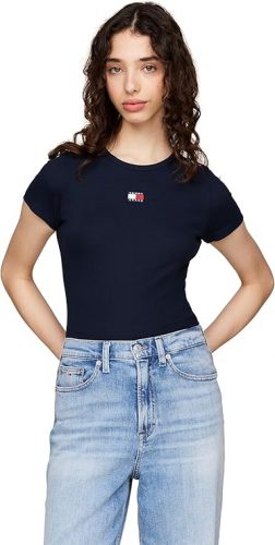 רק 27.6$/90 ש״ח (משלוח חינם בהגעה לסכום כולל של 49$ ומעלה) לחולצת טי לנשים עם לוגו רקום מבית Tommy Jeans!!