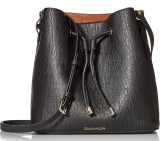 רק 52.8$/168 ש״ח מחיר סופי כולל הכל עד דלת הבית לתיק אופנתי של Calvin Klein עם לוגו מובלט, רצועה מתכווננת ותא פנימי מחולק לנוחות יומיומית!!