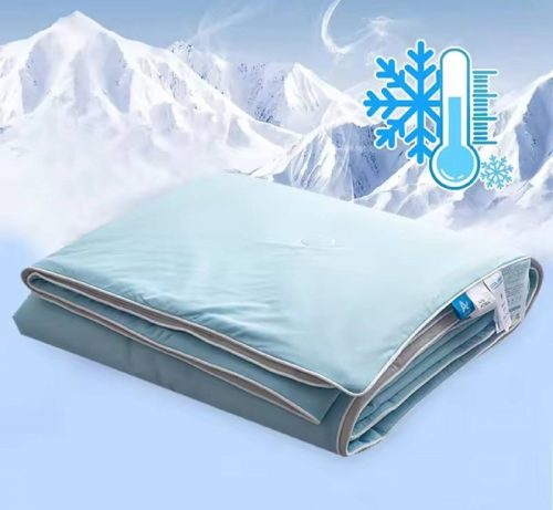 רק 17.5$/56 ש״ח לשמיכת הקיץ הקרירה Ice Silk Cooling Blanket – מגע משי, אפקט קירור מובנה, ועיצוב אלגנטי בצבע אחיד!!